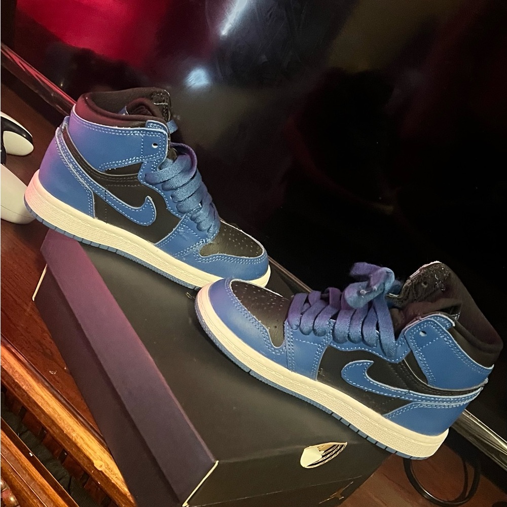 Nike 1s
